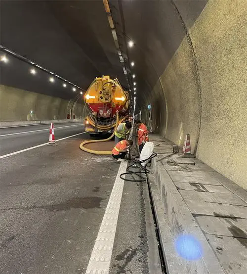 尼木隧道排水渠清淤